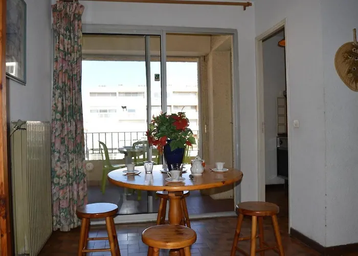 Bien Place Avec Terrasse En Face De St Cyprien Sc220-009 *